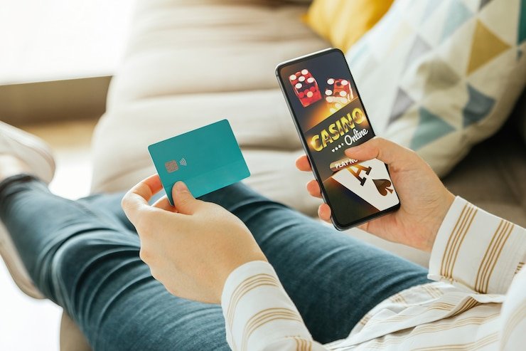 E-wallet fund received notification on mobile device